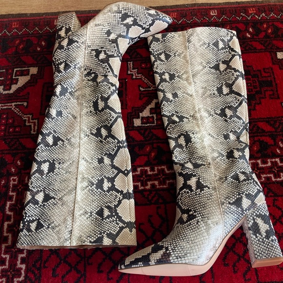 Steve Madden Python Print Heeled Boots 8 - Picture 2 of 3